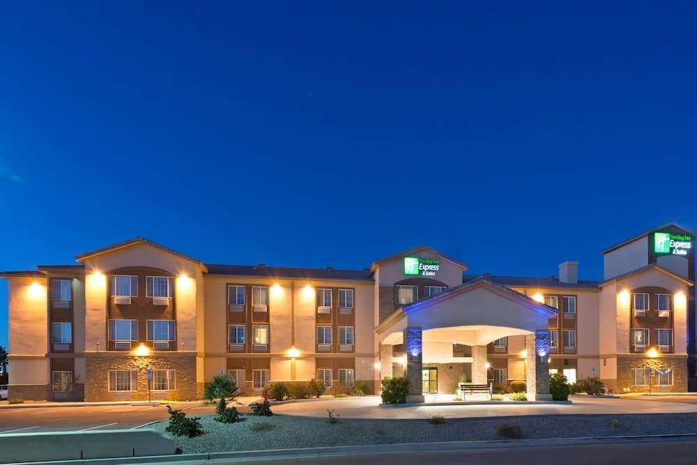 HOLIDAY INN EXPRESS & SUITES C