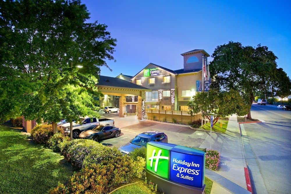 HOLIDAY INN EXPRESS & SUITES P HOLIDAY INN EXPRESS & SUITES P
