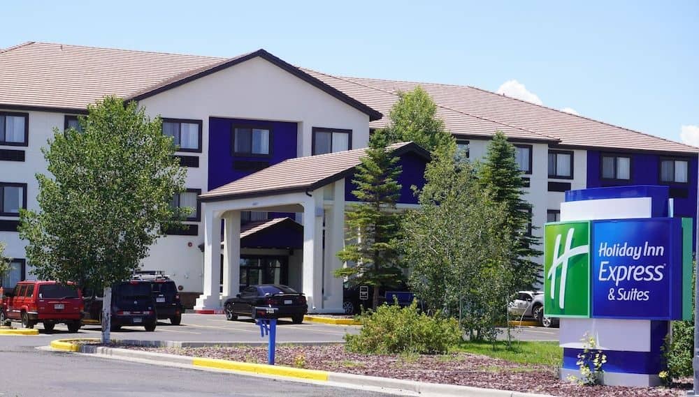 HOLIDAY INN EXPRESS & SUITES A