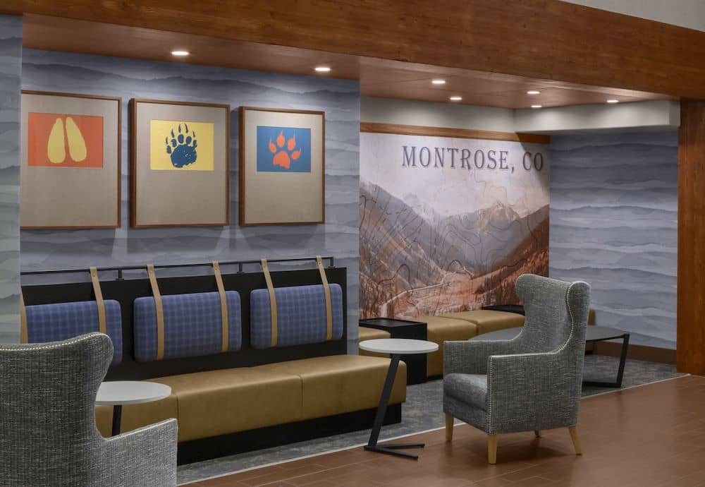 HOLIDAY INN EXPRESS & SUITES M HOLIDAY INN EXPRESS & SUITES M