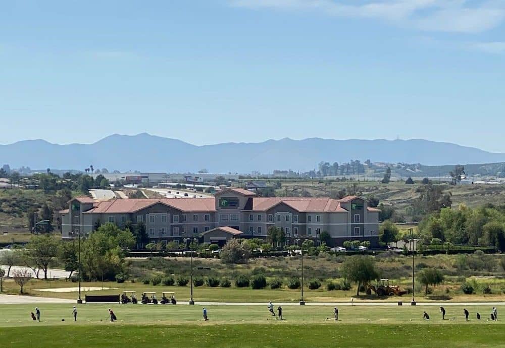 HOLIDAY INN EXPRESS & SUITES B