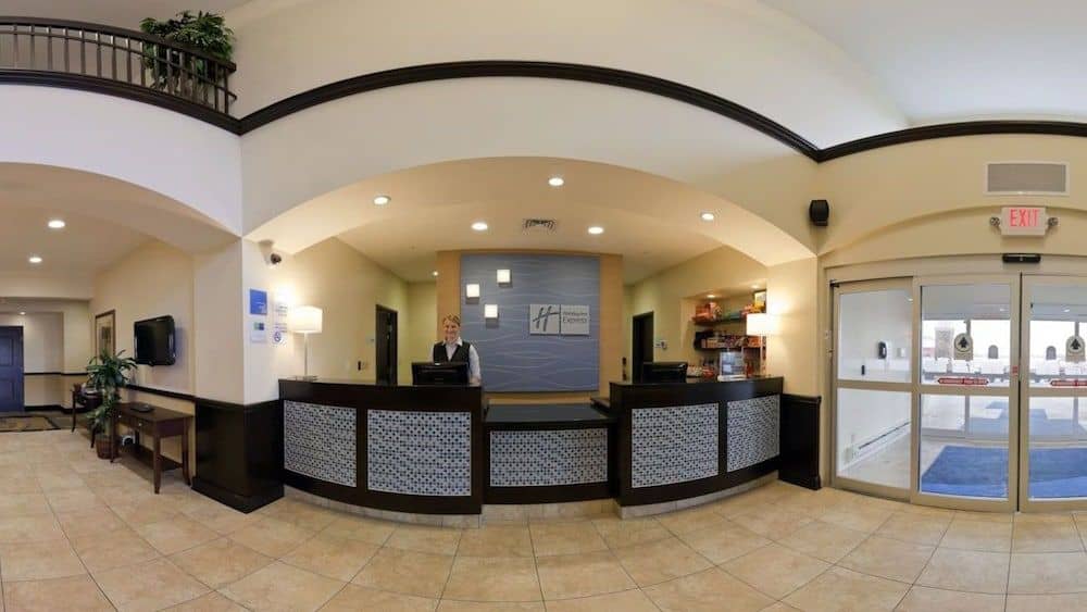 HOLIDAY INN EXPRESS & SUITES P