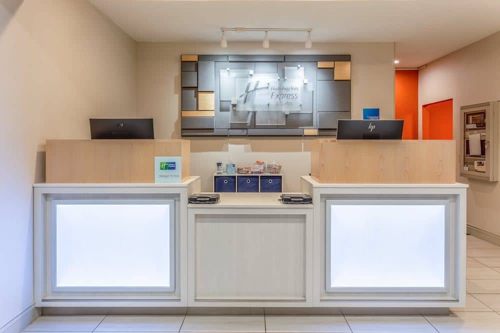 HOLIDAY INN EXPRESS & SUITES O HOLIDAY INN EXPRESS & SUITES O