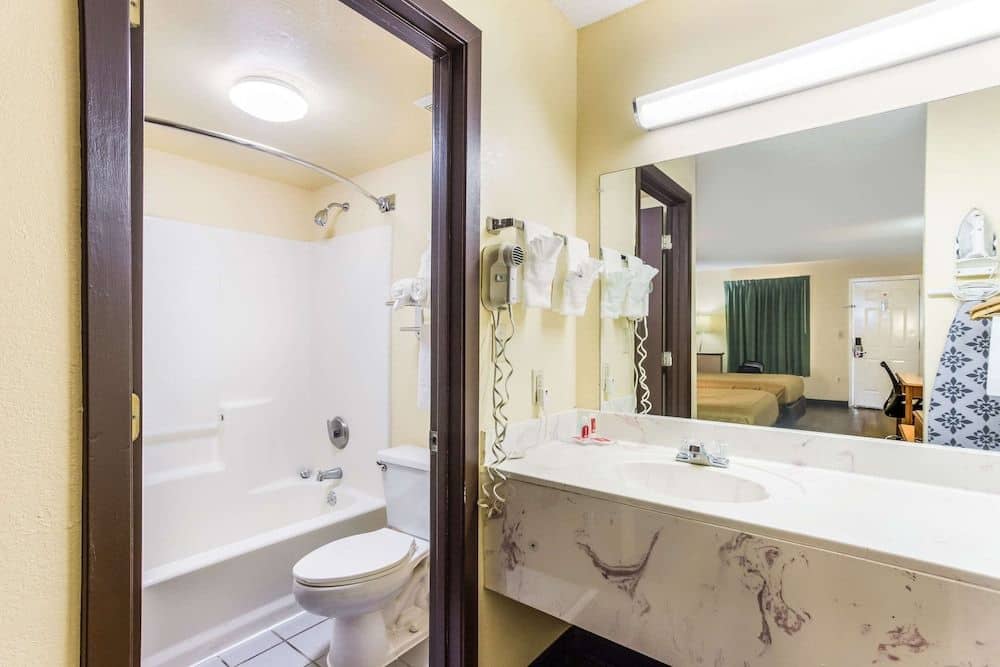 ECONO LODGE CLINTON