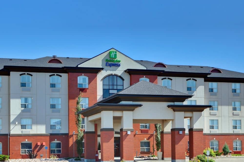 HOLIDAY INN EXPRESS & SUITES S HOLIDAY INN EXPRESS & SUITES S