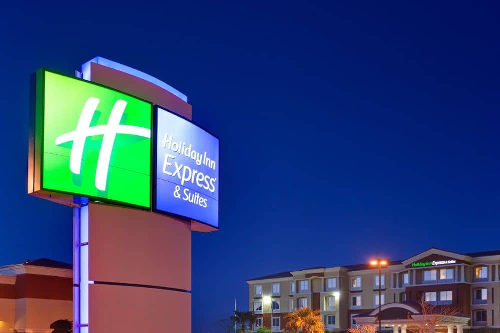 HOLIDAY INN EXPRESS & SUITES L HOLIDAY INN EXPRESS & SUITES L