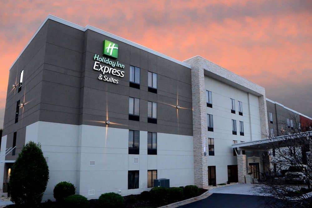 HOLIDAY INN EXPRESS & SUITES R