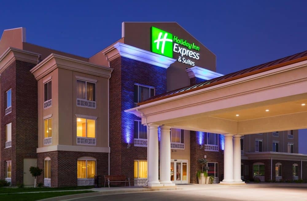 HOLIDAY INN EXPRESS & SUITES M