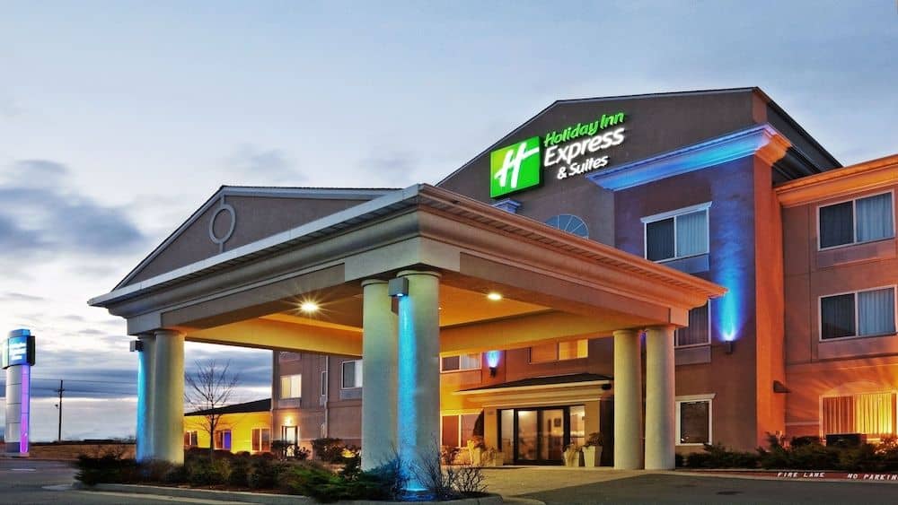 HOLIDAY INN EXPRESS & SUITES C