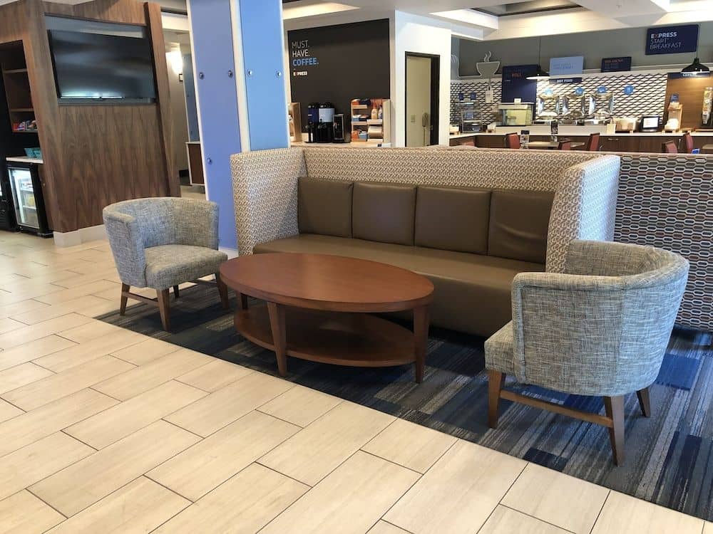 HOLIDAY INN EXPRESS & SUITES A