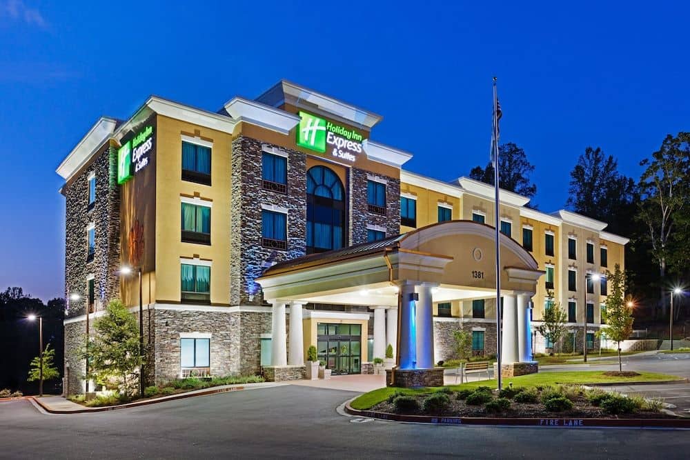 HOLIDAY INN EXPRESS & SUITES C