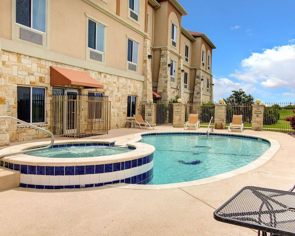 COMFORT INN & SUITES ALVARADO