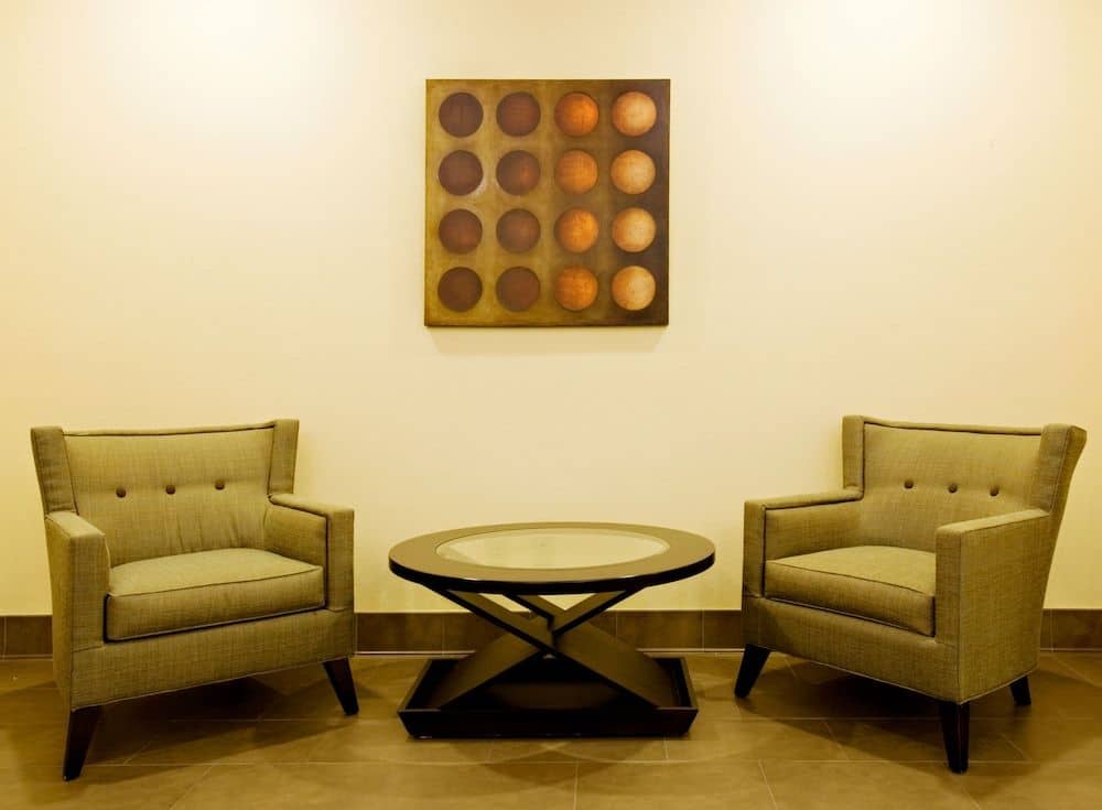 HOLIDAY INN EXPRESS & SUITES B HOLIDAY INN EXPRESS & SUITES B