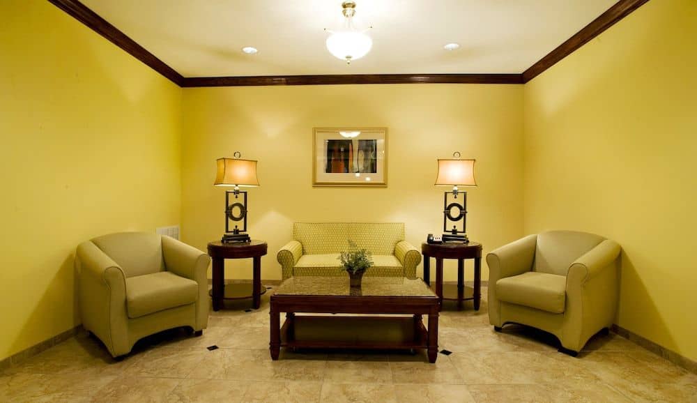 HOLIDAY INN EXPRESS & SUITES C