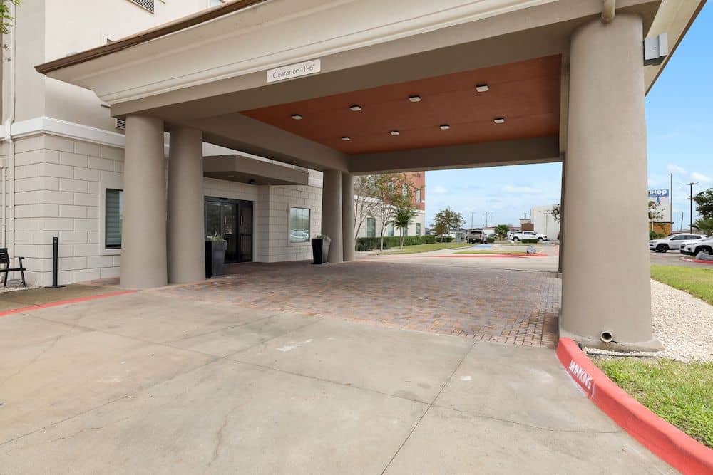 HOLIDAY INN EXPRESS & SUITES K