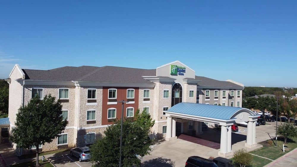 HOLIDAY INN EXPRESS & SUITES M