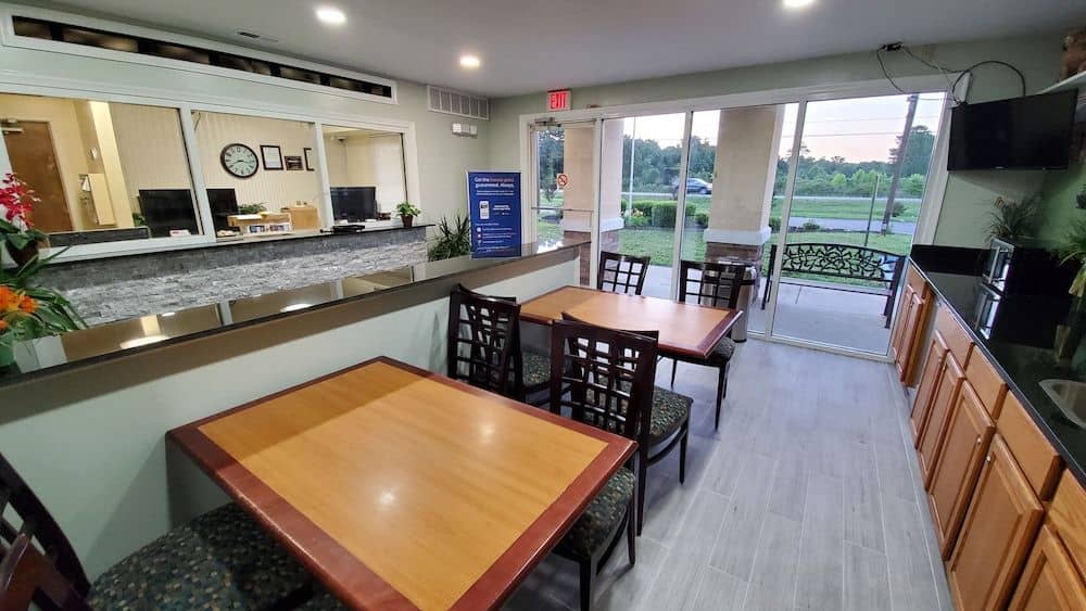 ECONO LODGE INN & SUITES CARROLLTON SMITHFIELD ECONO LODGE INN & SUITES CARROLLTON SMITHFIELD
