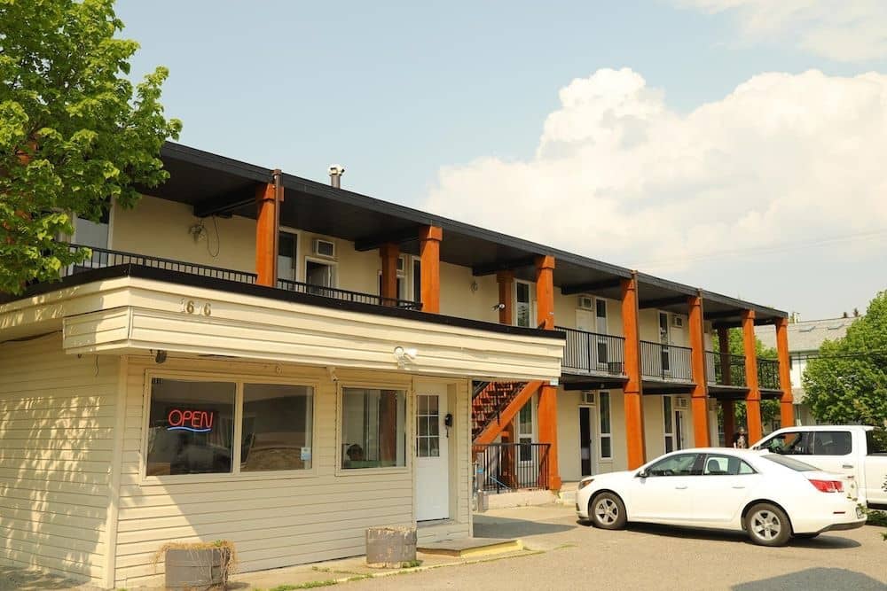 Queensway Court Motel
