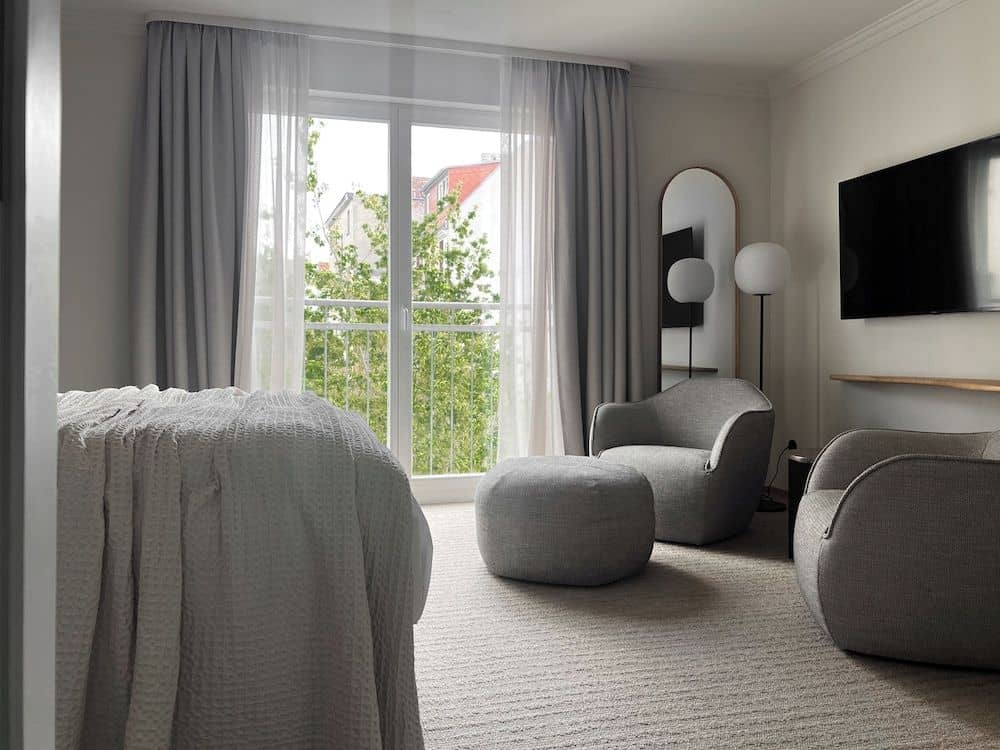 Hotel Adelante