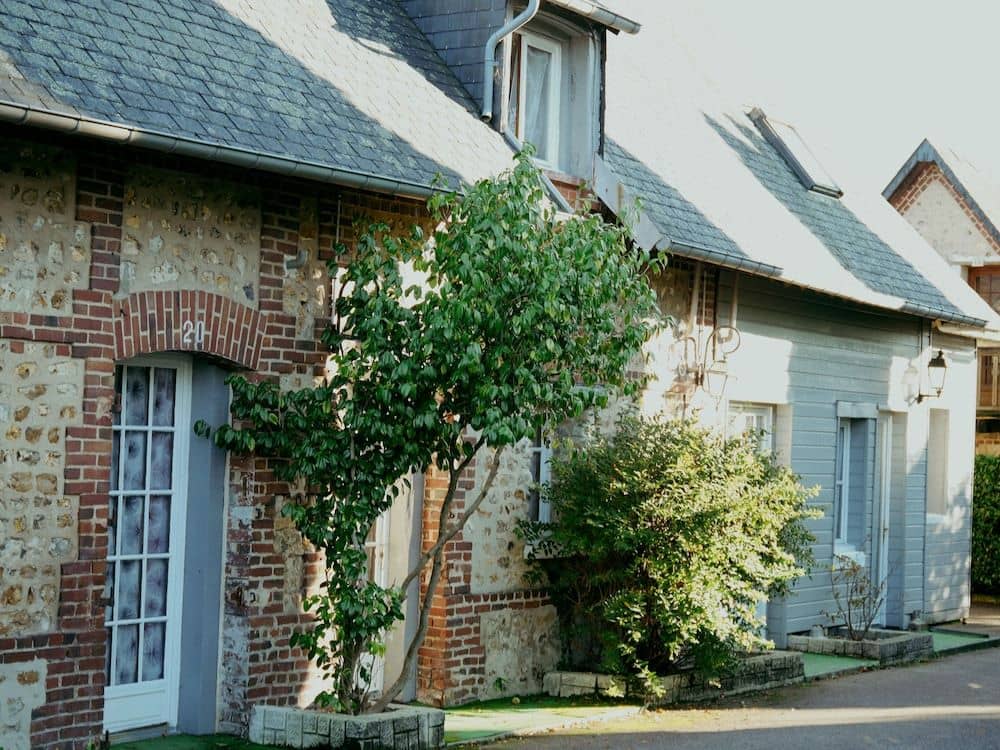 HOTEL LE CLOS DEAUVILLE SAINT-GATIEN HOTEL LE CLOS DEAUVILLE SAINT-GATIEN
