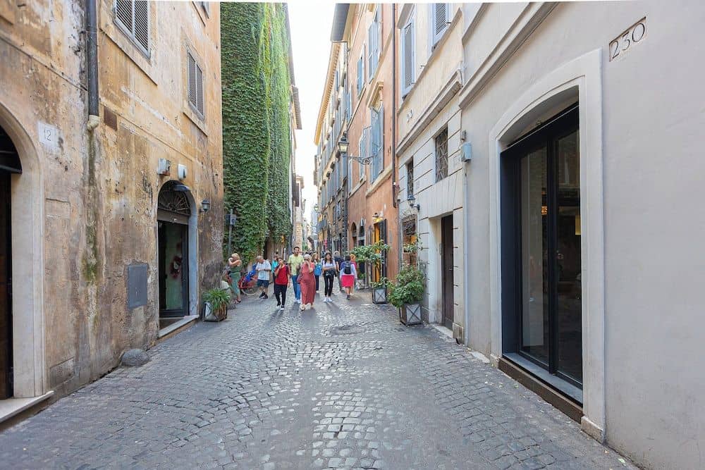 Coronari Courtyard