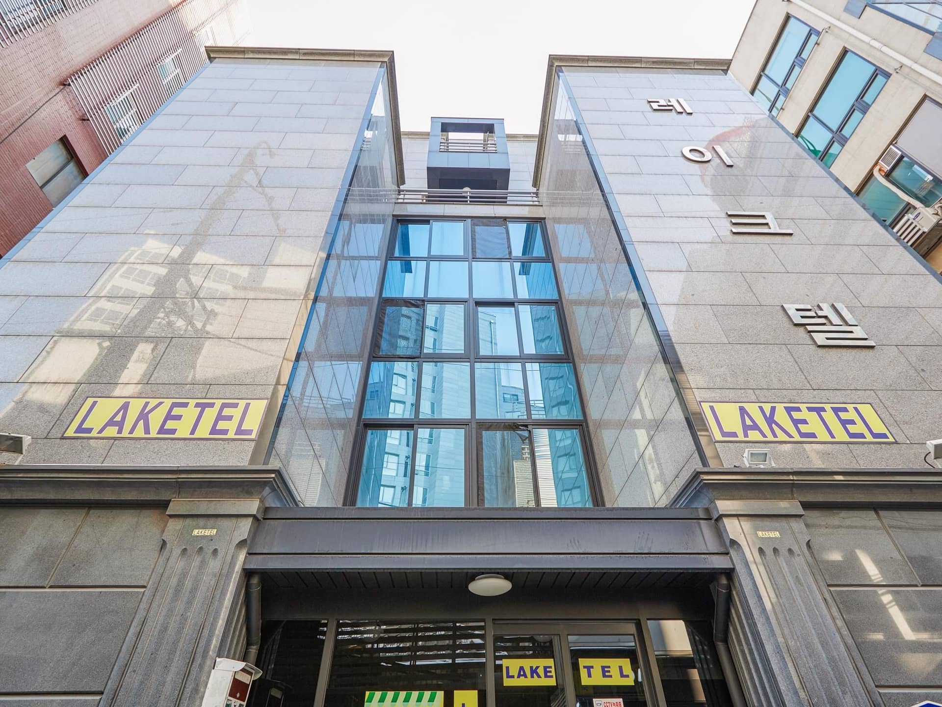 Laketel Residence