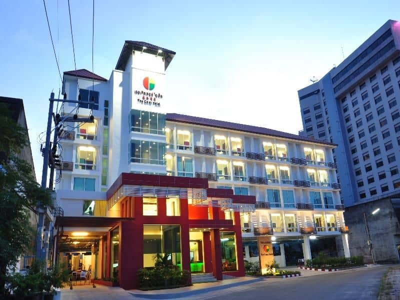 โรงแรมเดอะ คัลเลอร์