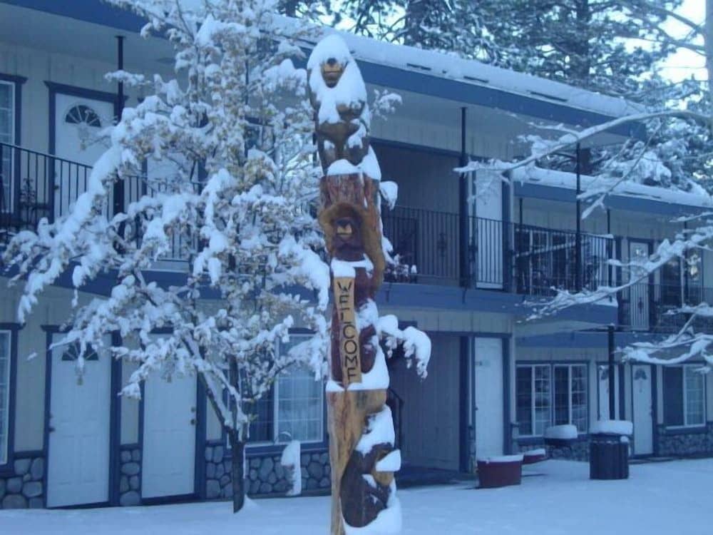 The Americana Village