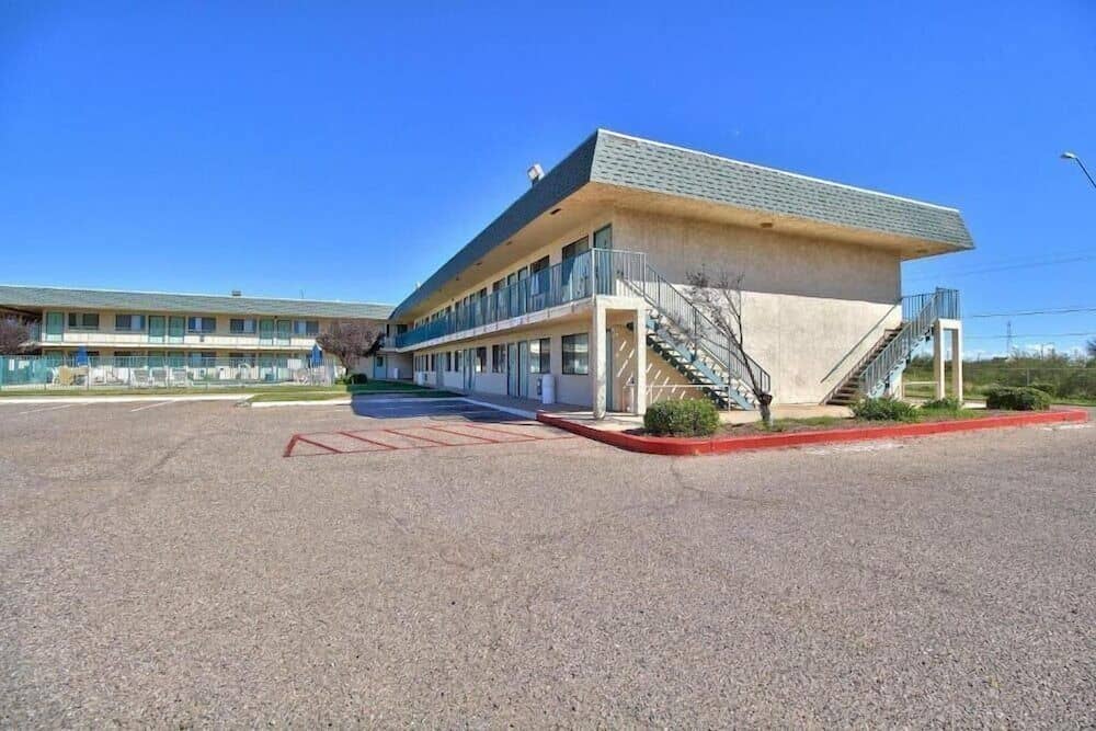 Motel 6 Douglas