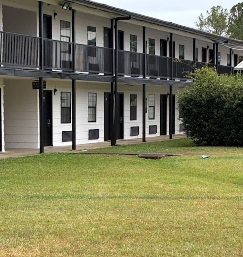 BUDGET INN AND SUITES TALLADEGA