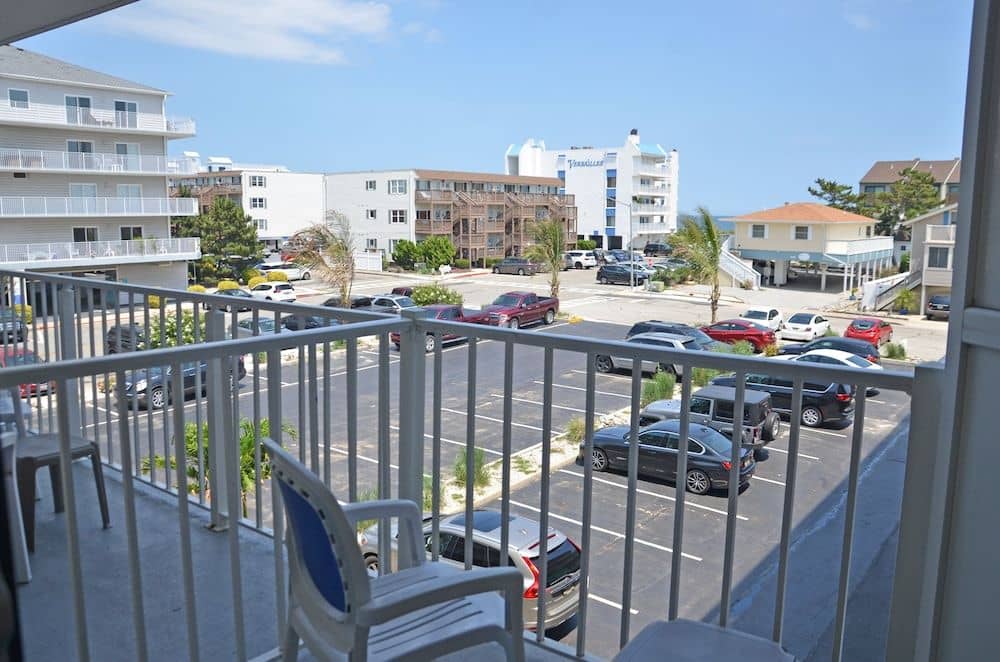 Coastal Palms Inn & Suites