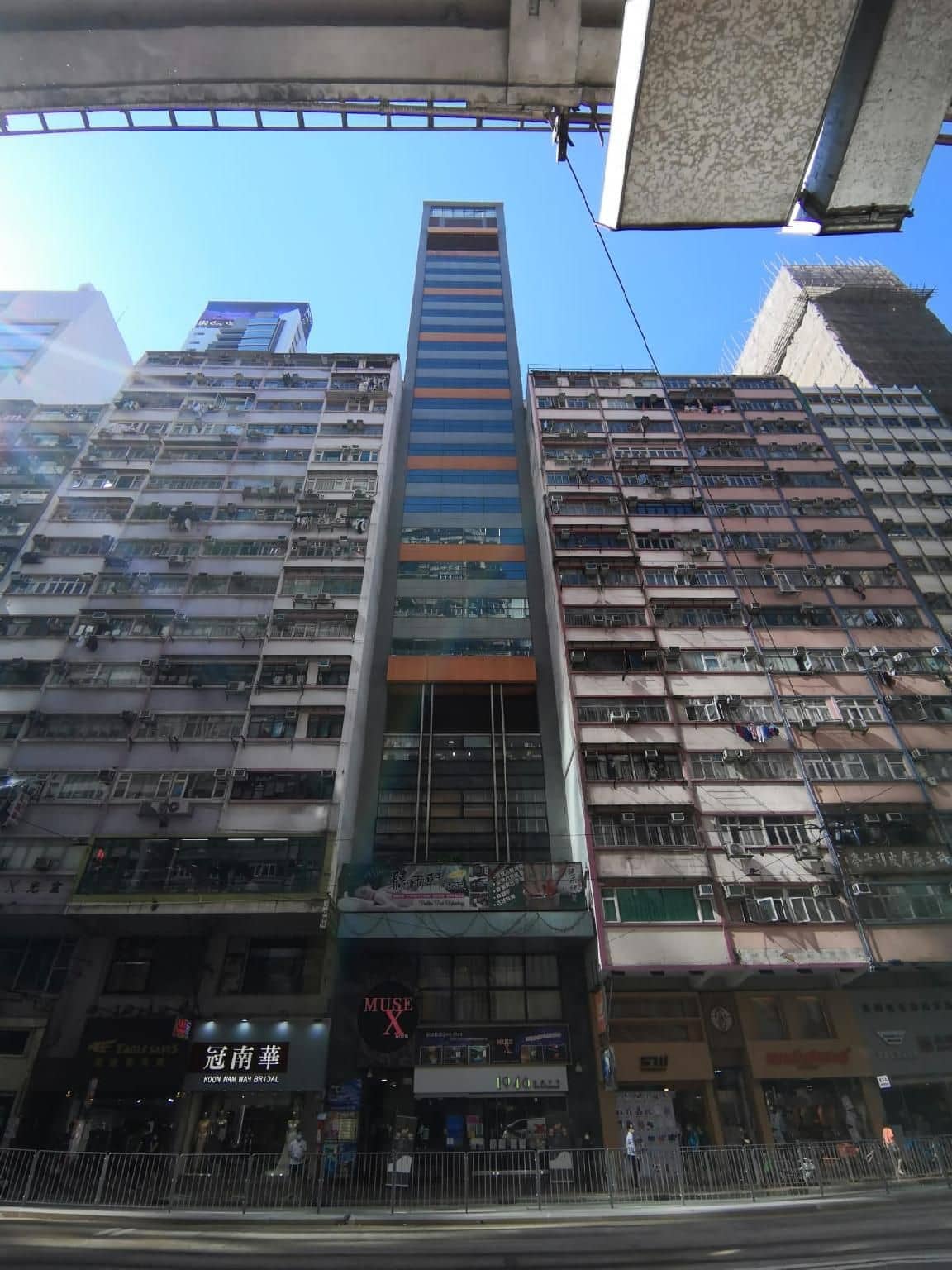 โรงแรมเฮนเนสซี
