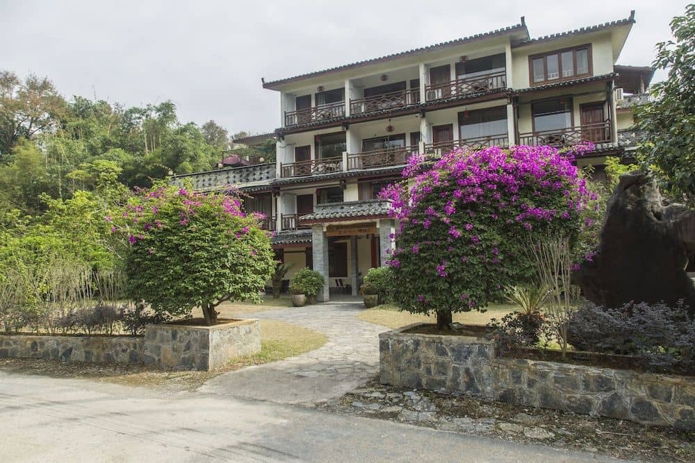 Snow Lion Riverside Resort
