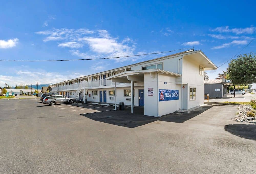 Sterling Motor Inn
