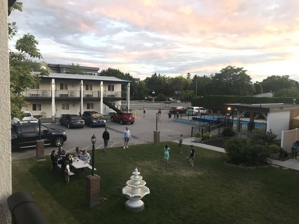 Oasis Inn (formerly known as Chinook and Oasis Motel)
