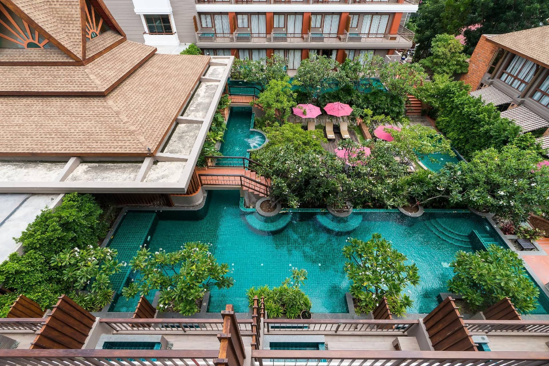 โรงแรมไอเรสท์