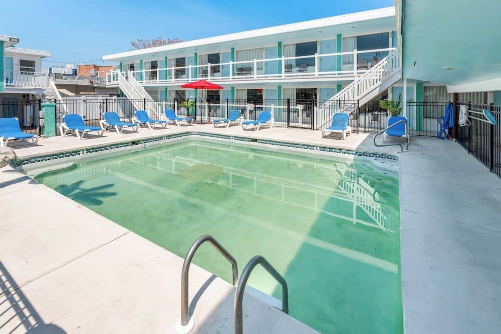 Mango Motel