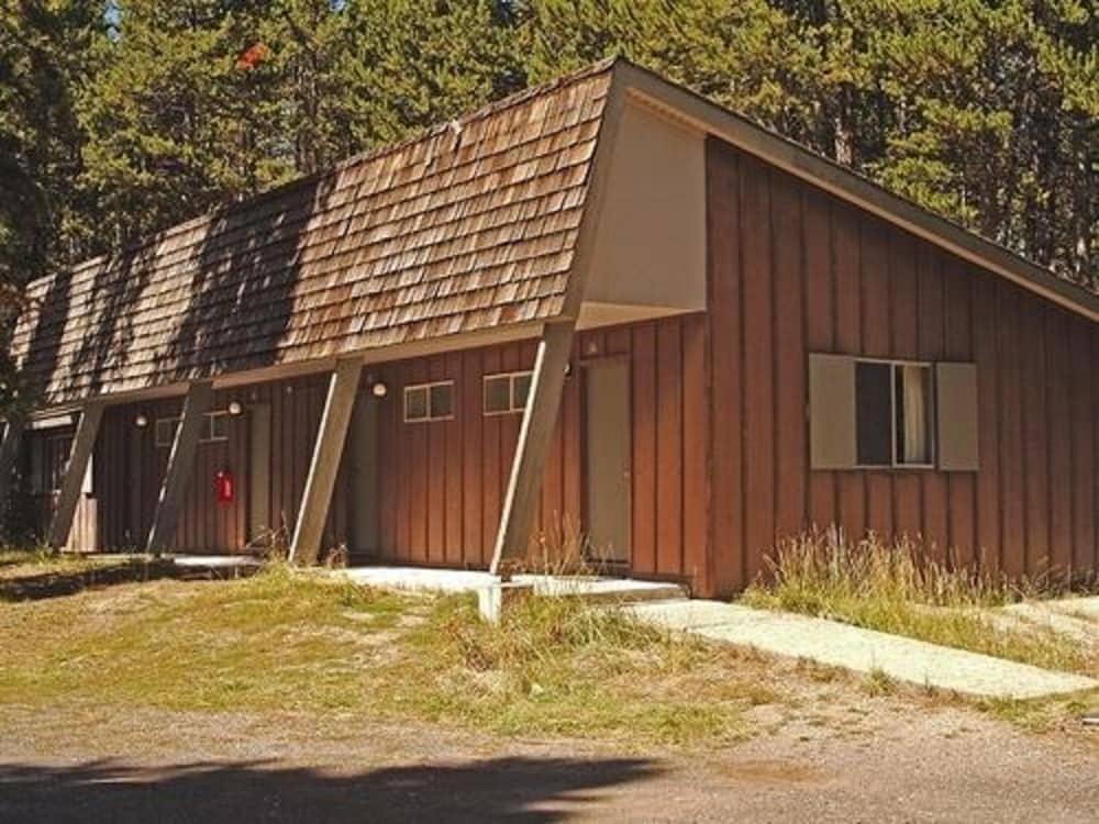 Lake Lodge