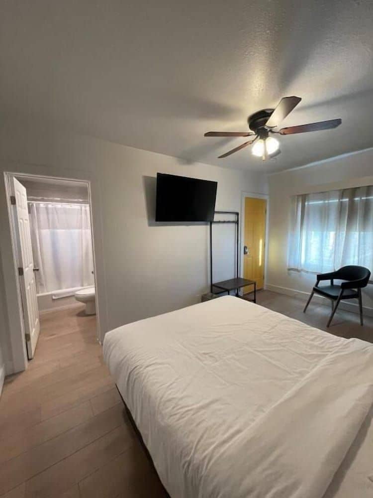 Balanced Rock Motel