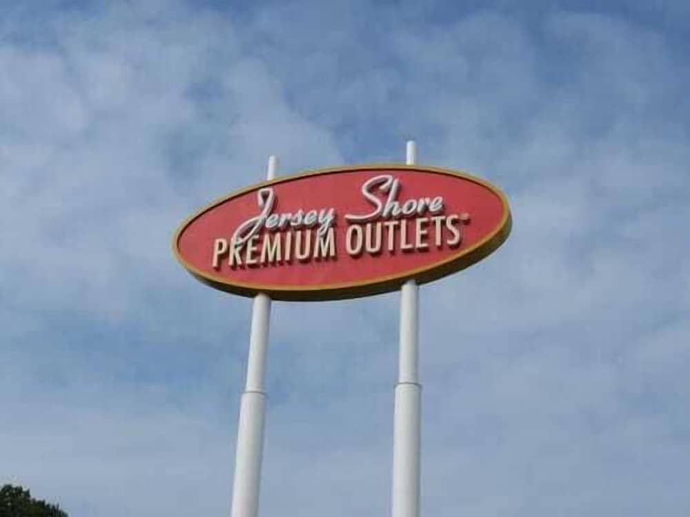 Colts Neck Inn Hotel