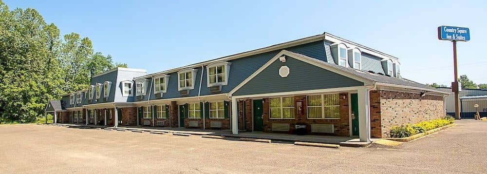 Country Squire Inn & Suites