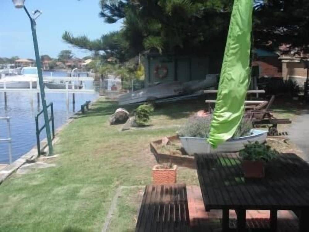 Black Swan Waterfront Motel Black Swan Waterfront Motel