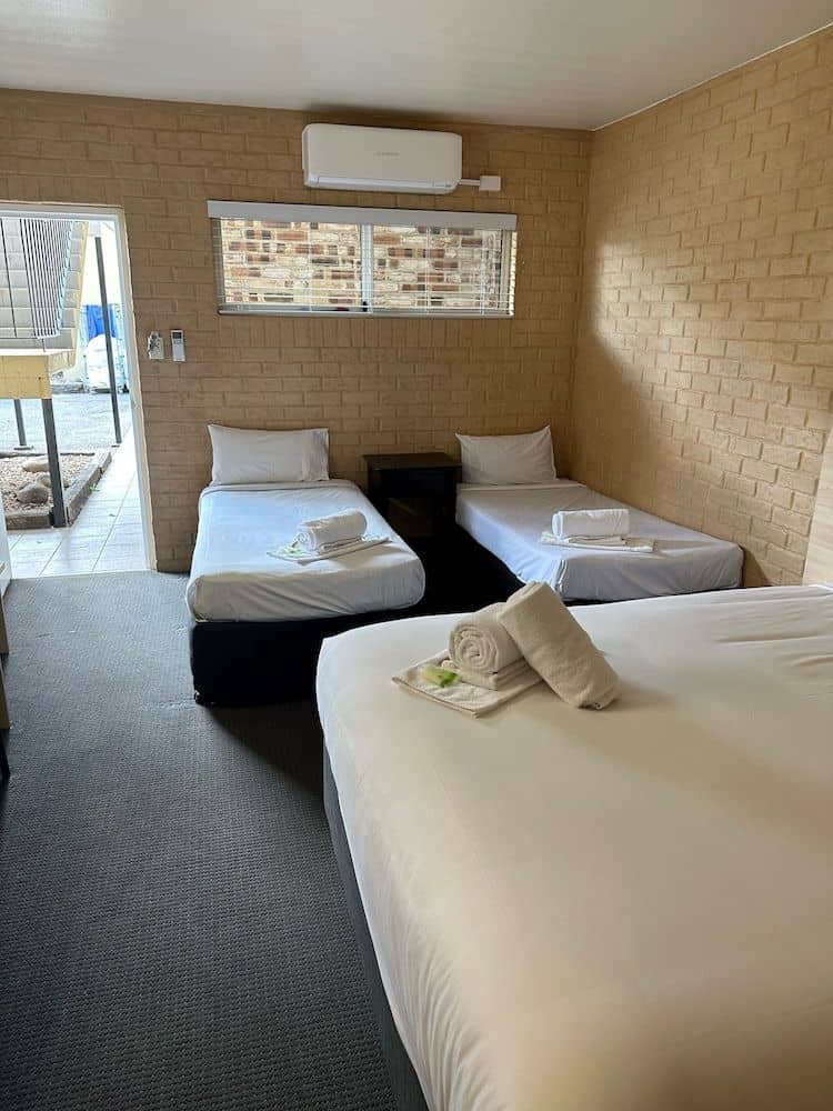 Shamrock Hotel Motel