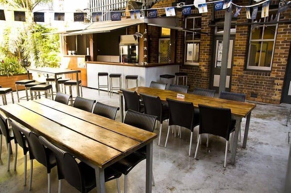 Queens Arms Hotel