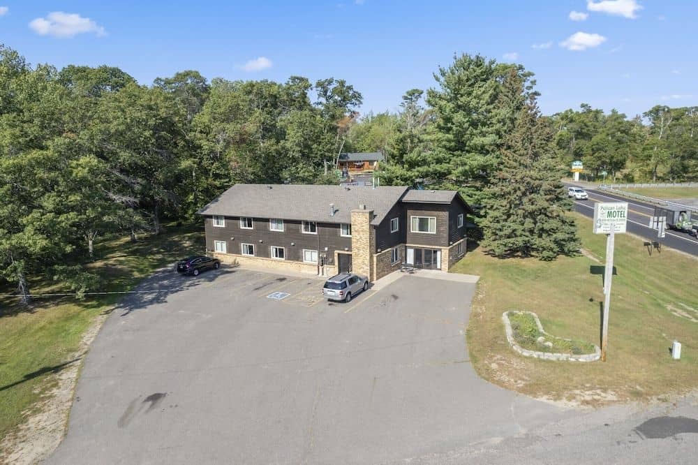 Pelican Lake Motel