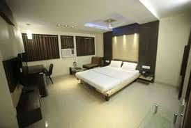 OYO Rooms Lal Darwaja Road