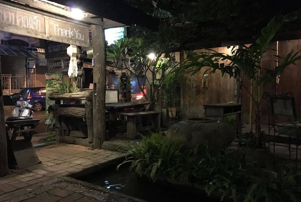 Baan Lansa Bed and Bar