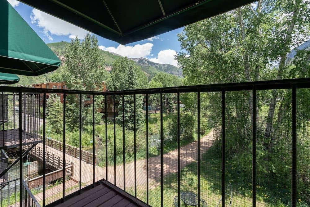 Manitou Lodge