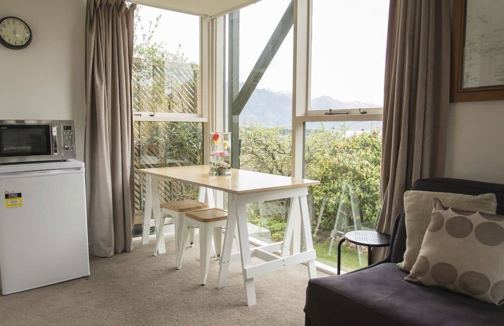 Cosy: shared spa pool and walk to town Cosy: shared spa pool and walk to town