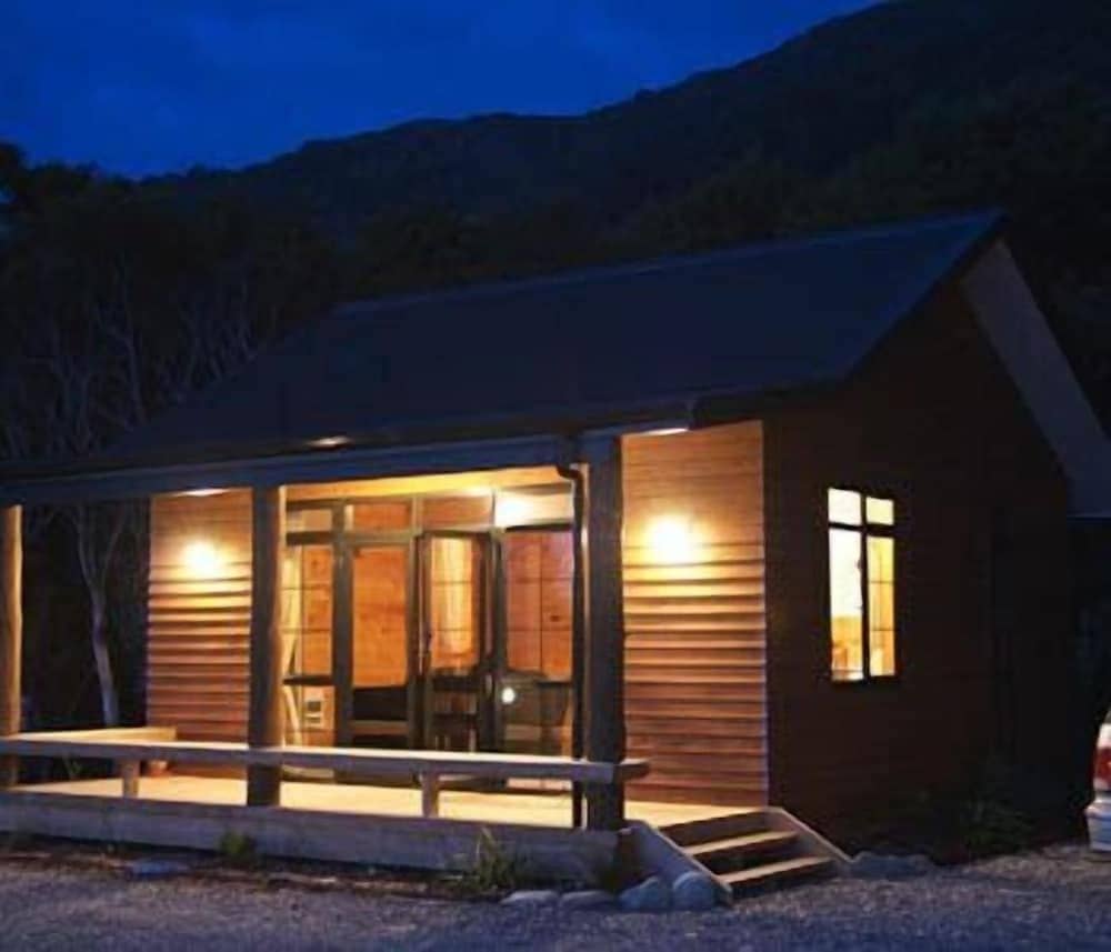 Paparoa Beach Hideaway with Hot Tub Paparoa Beach Hideaway with Hot Tub